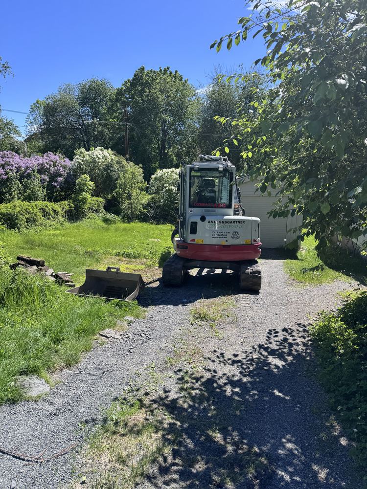 Gravemaskinen på plass